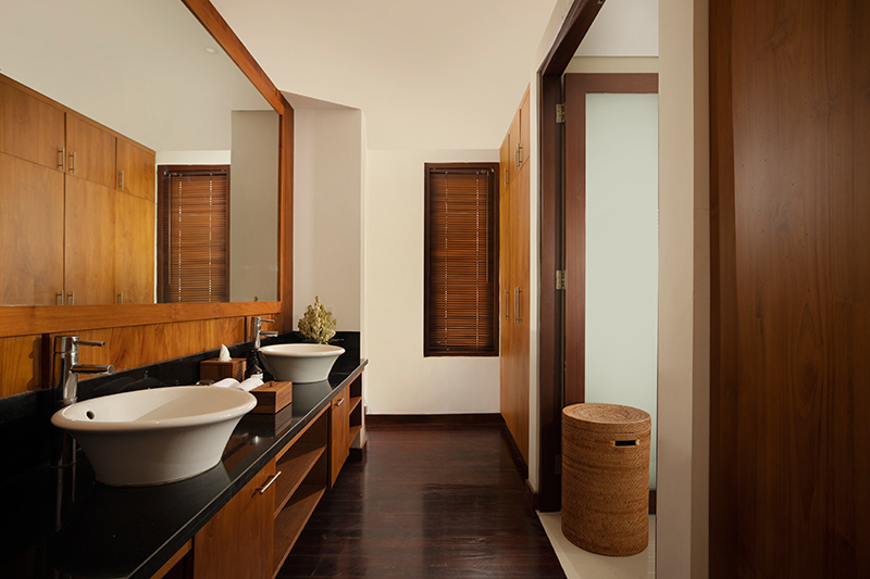 Villa Ambara - bathroom 3 with 2 sinks