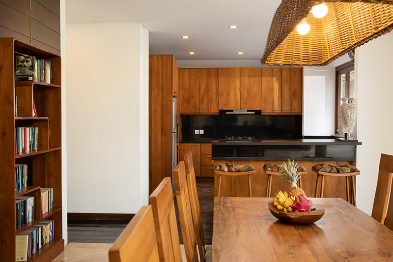 Villa Ambara - dining area and kitchen