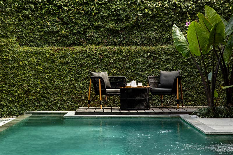 Villa Ambara - 2 chairs on pool with tropical ambient