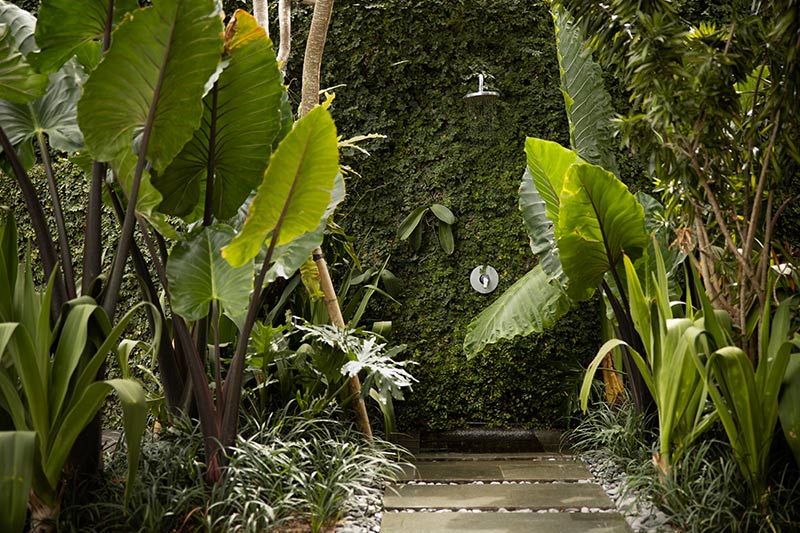 Villa Ambara - outdoor shower with tropical ambient