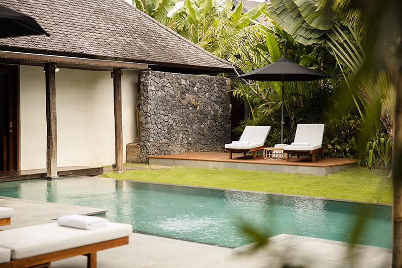 Villa Ambara - pool with 4 sun lounger